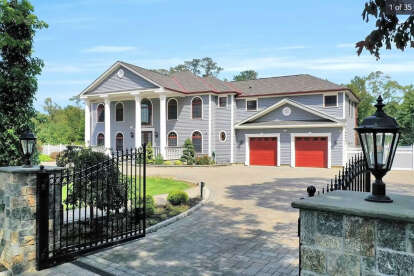 Colonial House Plan #033-00133 Elevation Photo