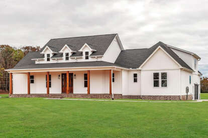 Modern Farmhouse House Plan #4534-00045 Build Photo