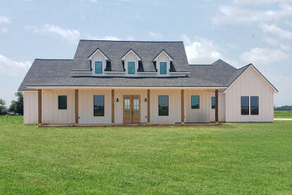 Modern Farmhouse House Plan #4534-00045 Build Photo