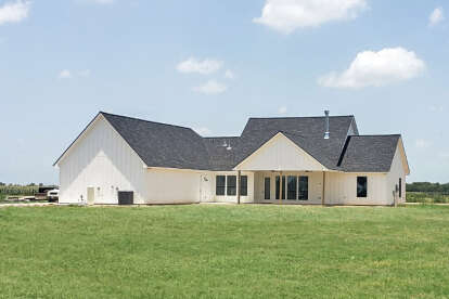 Modern Farmhouse House Plan #4534-00045 Build Photo