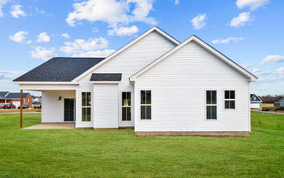 Modern Farmhouse House Plan #2559-00916 Build Photo