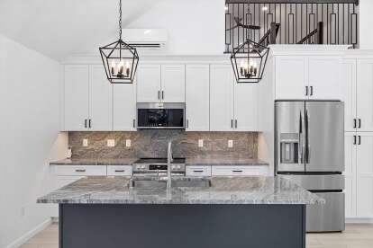 Modern Farmhouse House Plan #1462-00032 Build Photo
