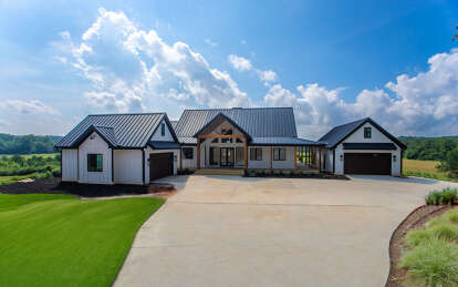 Modern Farmhouse House Plan #963-00549 Build Photo