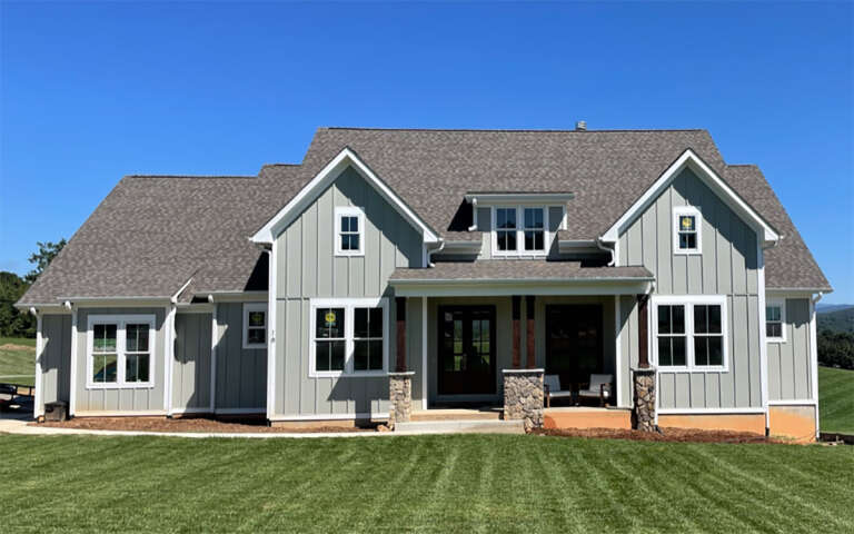 Modern Farmhouse House Plan #041-00251 Build Photo