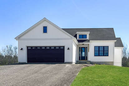 Modern Farmhouse House Plan #041-00255 Build Photo