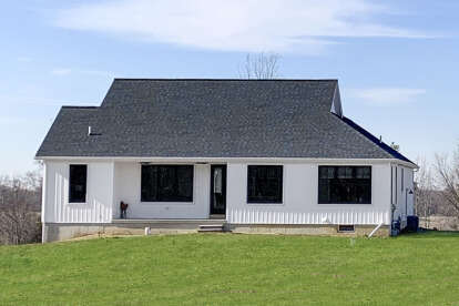 Modern Farmhouse House Plan #041-00255 Build Photo