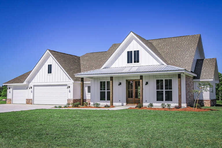 Modern Farmhouse House Plan #041-00261 Build Photo
