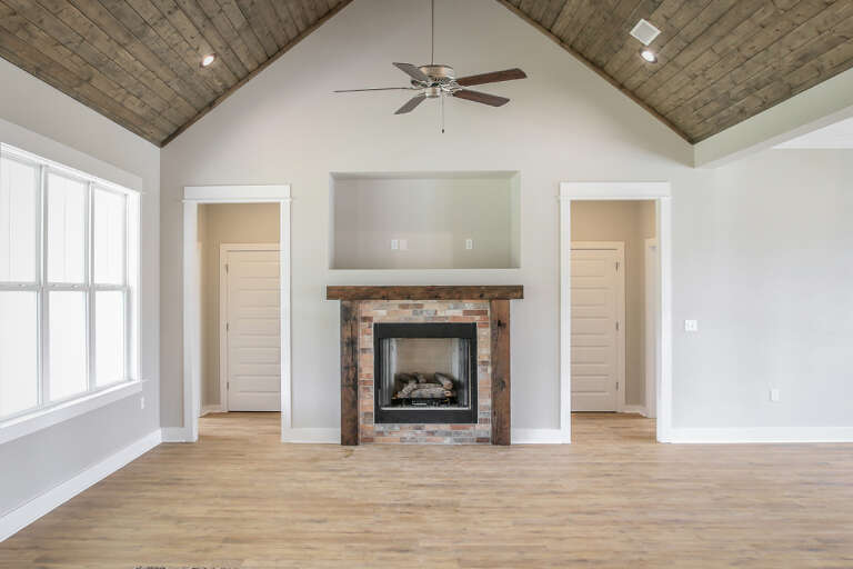 Modern Farmhouse House Plan #041-00261 Build Photo