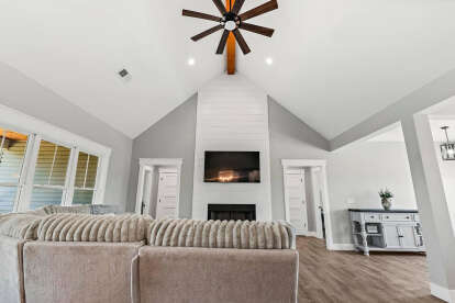 Modern Farmhouse House Plan #041-00261 Build Photo