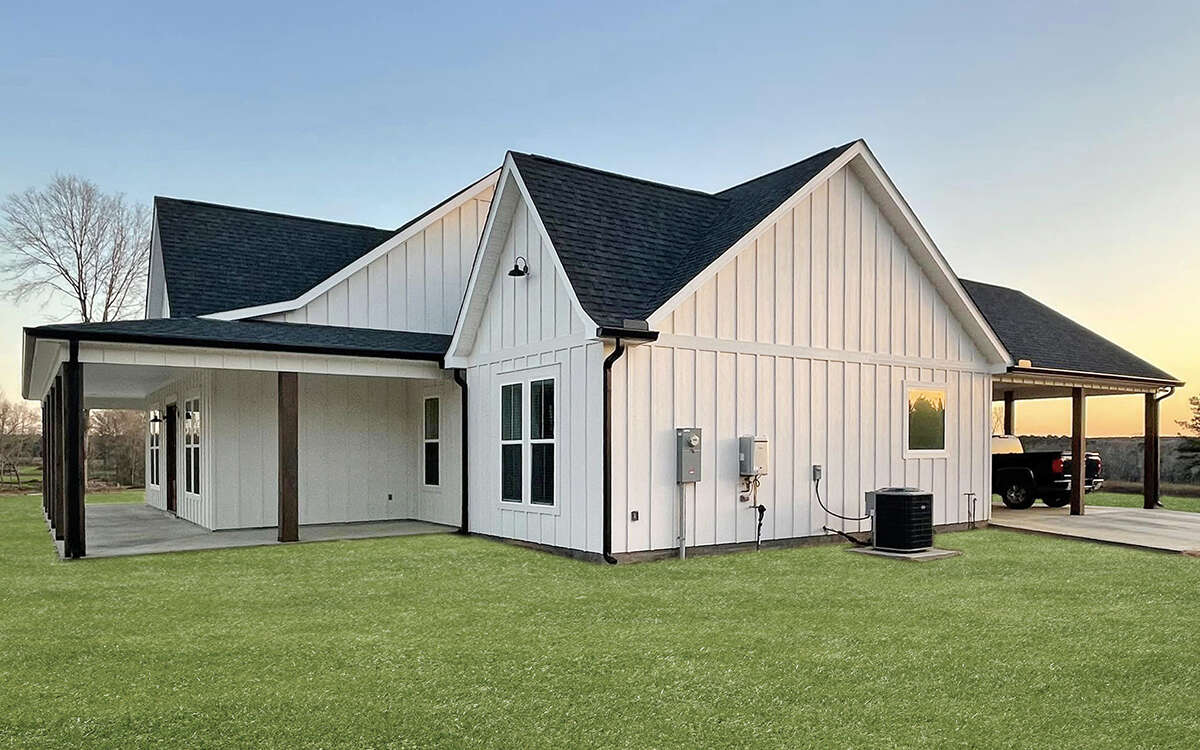 Modern Farmhouse House Plan #4534-00072 Build Photo