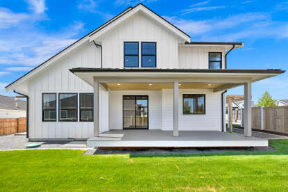 Modern Farmhouse House Plan #2464-00021 Build Photo
