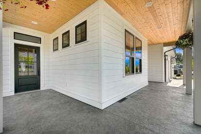 Modern Farmhouse House Plan #2464-00021 Build Photo