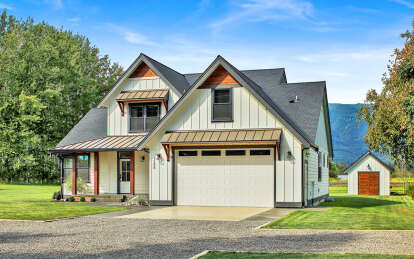 Modern Farmhouse House Plan #2464-00034 Build Photo