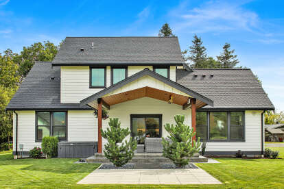 Modern Farmhouse House Plan #2464-00034 Build Photo