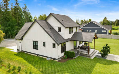 Modern Farmhouse House Plan #2464-00034 Build Photo