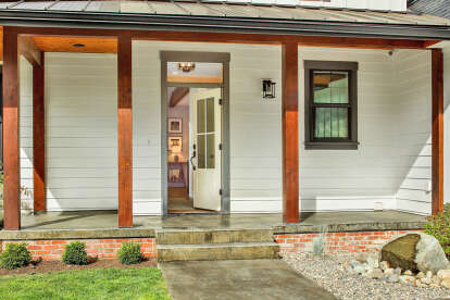 Modern Farmhouse House Plan #2464-00034 Build Photo