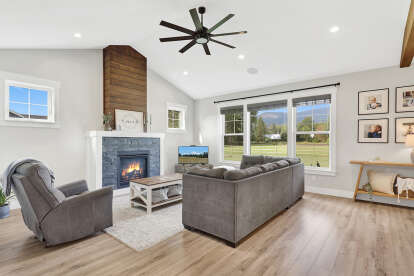 Modern Farmhouse House Plan #2464-00034 Build Photo
