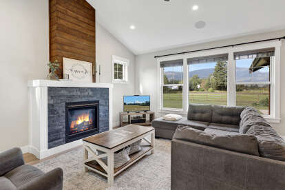 Modern Farmhouse House Plan #2464-00034 Build Photo