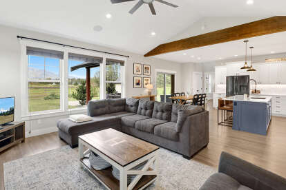 Modern Farmhouse House Plan #2464-00034 Build Photo