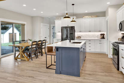 Modern Farmhouse House Plan #2464-00034 Build Photo