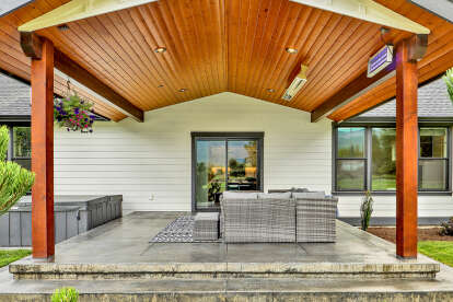 Modern Farmhouse House Plan #2464-00034 Build Photo