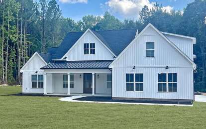Modern Farmhouse House Plan #009-00316 Build Photo