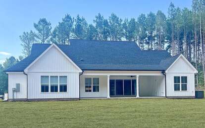 Modern Farmhouse House Plan #009-00316 Build Photo