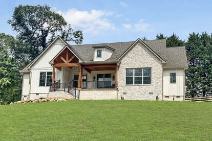Modern Farmhouse House Plan #009-00323 Build Photo