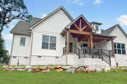 Modern Farmhouse House Plan #009-00323 Build Photo