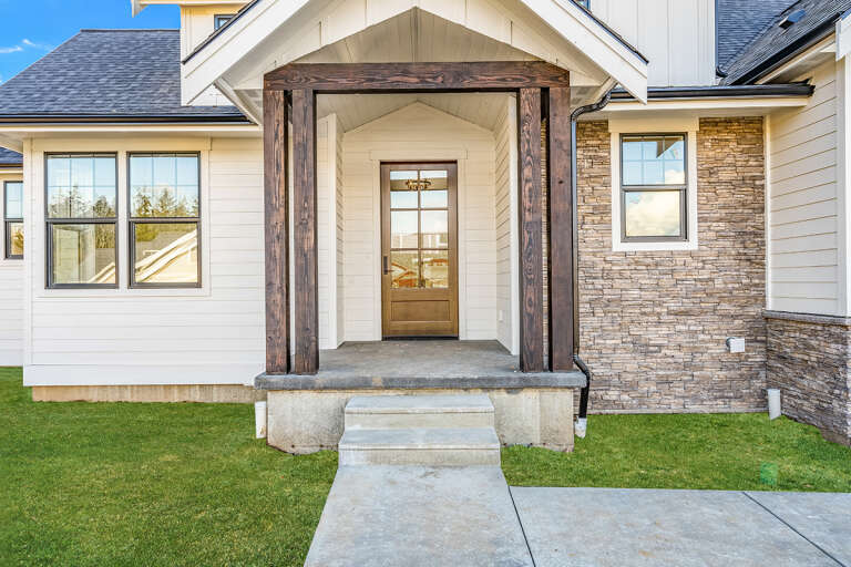 Traditional House Plan #2464-00095 Build Photo