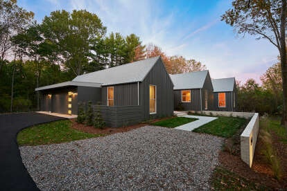 Modern Farmhouse House Plan #1637-00167 Build Photo
