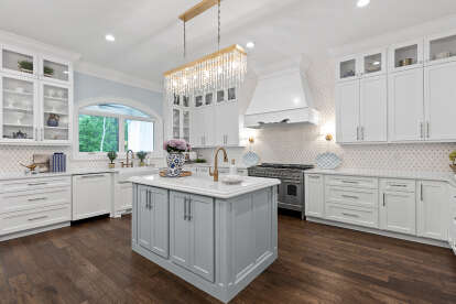 Traditional House Plan #7568-00008 Build Photo