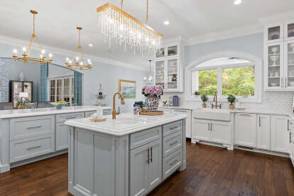 Traditional House Plan #7568-00008 Build Photo