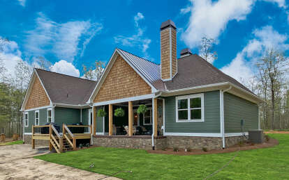 Modern Farmhouse House Plan #7568-00019 Build Photo