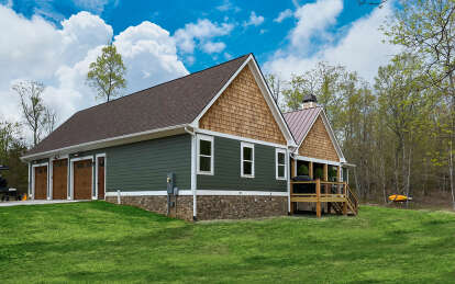 Modern Farmhouse House Plan #7568-00019 Build Photo