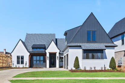 Modern Farmhouse House Plan #4534-00106 Build Photo