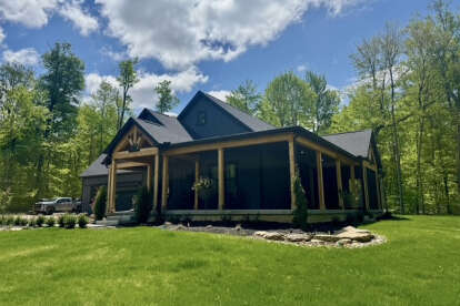 Modern Farmhouse House Plan #009-00382 Build Photo