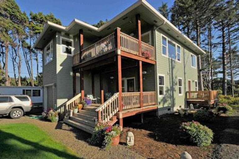 Narrow Lot House Plan #035-00403 Elevation Photo