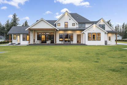 Modern Farmhouse House Plan #2464-00119 Build Photo