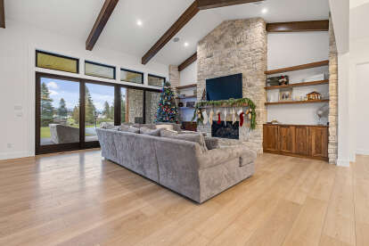 Modern Farmhouse House Plan #2464-00119 Build Photo