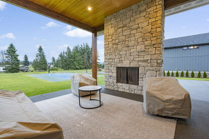 Modern Farmhouse House Plan #2464-00119 Build Photo