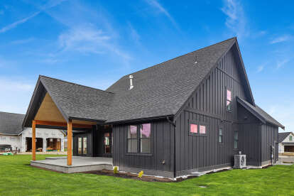 Modern Farmhouse House Plan #2464-00120 Build Photo