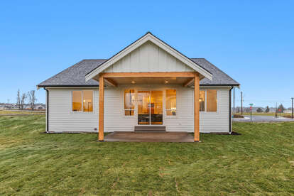 Cottage House Plan #2464-00124 Build Photo