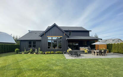 Modern Farmhouse House Plan #2464-00125 Build Photo