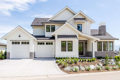 Modern Farmhouse House Plan #8937-00030 Build Photo