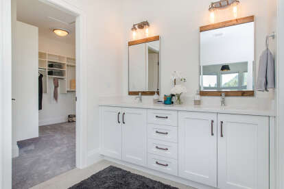 Modern Farmhouse House Plan #8937-00030 Build Photo