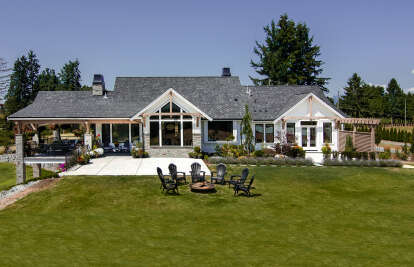 Modern Farmhouse House Plan #8937-00043 Build Photo
