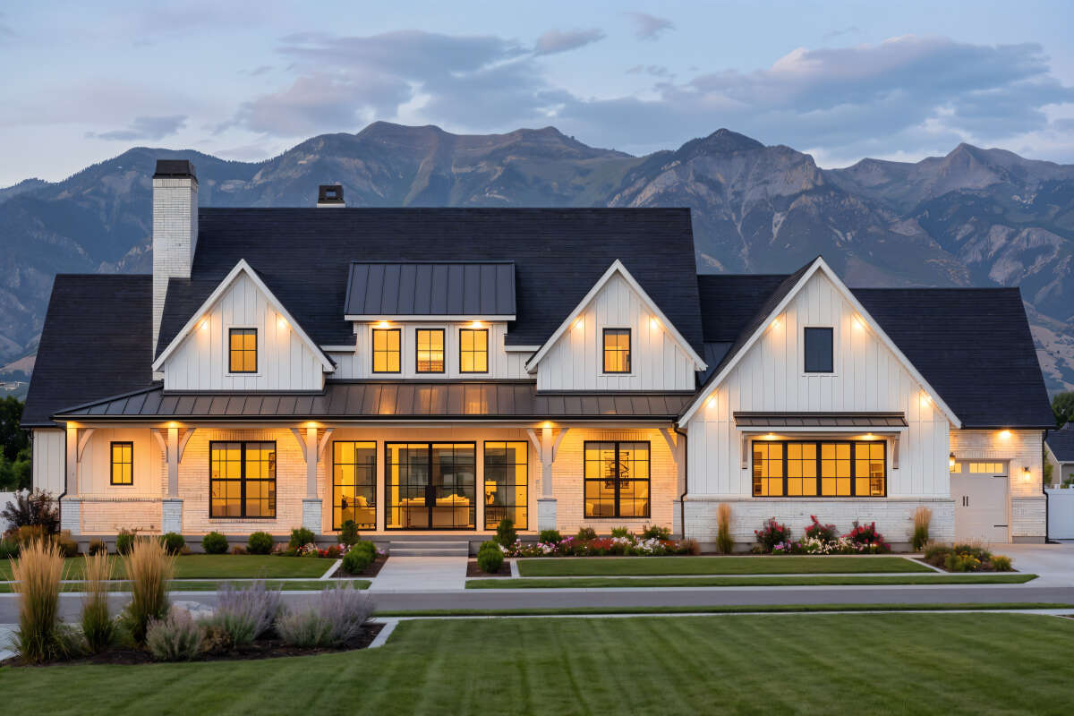 Modern Farmhouse Plan - 3,563 Square Feet, 4 Bedrooms, 4.5 Bathrooms |  Floor Plan #7983-00040 | America's Best House Plans, image size:1200x800