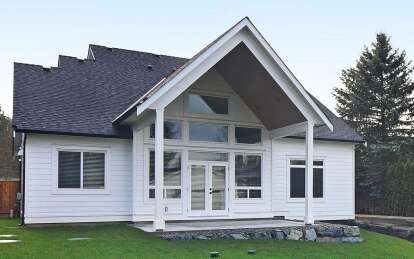 Modern Farmhouse House Plan #8937-00092 Build Photo