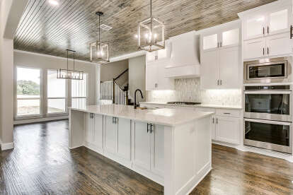 Modern Farmhouse House Plan #4534-00125 Build Photo